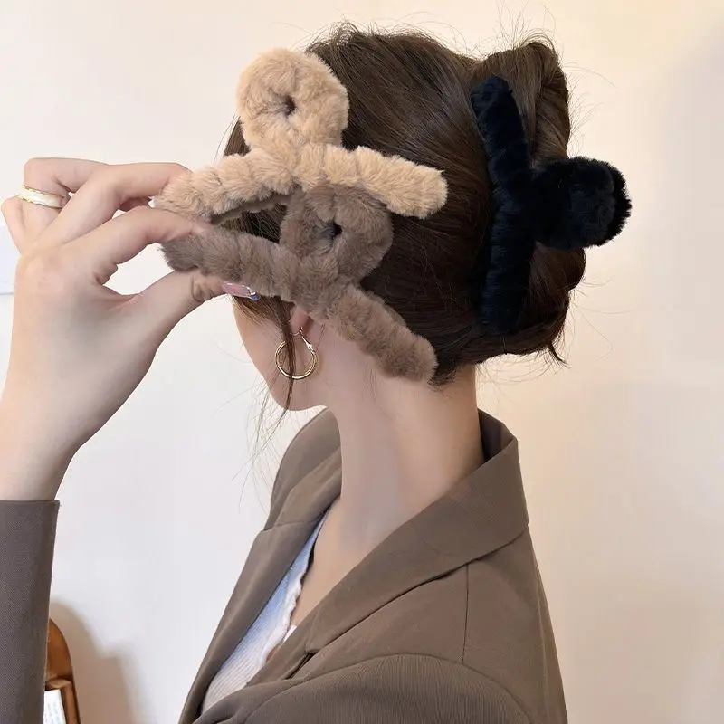 Large Plush Hair Claw Shark Cl - огляд і ціна Women'S Winter Accessories Set
